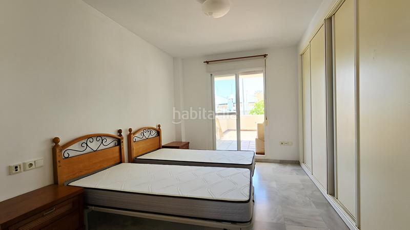 Foto 128c3dd5-1b88-41d2-80c7-a635fc439a0e. Piccolo appartamento con parcheggio piscina in Nueva Andalucía centro Marbella