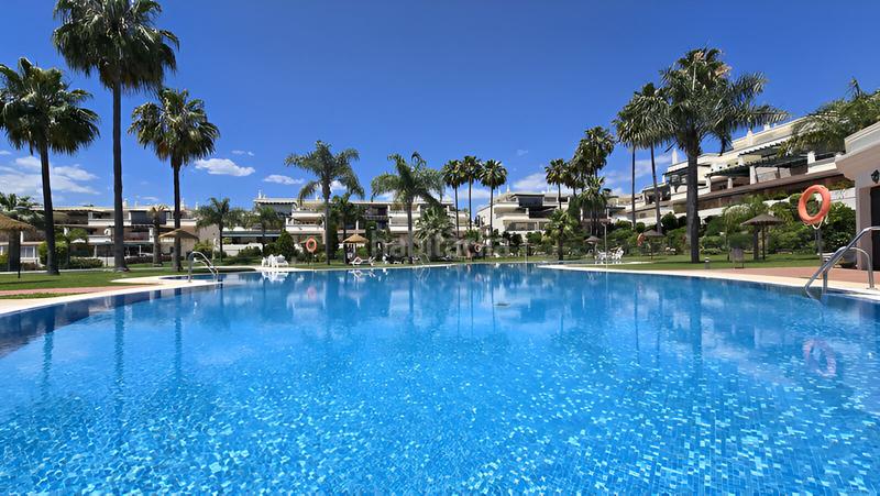 Foto 405fa019-5081-4031-9c00-98152475ec3a. Piccolo appartamento con parcheggio piscina in Nueva Andalucía centro Marbella