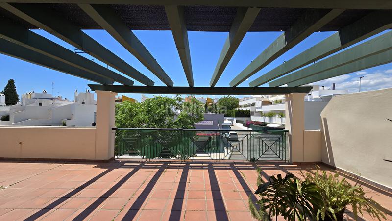 Foto d9fab228-292e-4b1a-be01-fde2407ddb53. Piccolo appartamento con parcheggio piscina in Nueva Andalucía centro Marbella