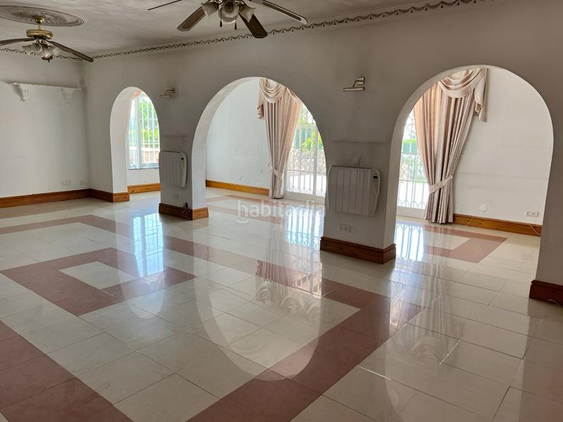 Foto 417f8cdc-ace6-4bb0-b58c-bb21da25c0e6. Casa con parcheggio piscina in El Faro de Calaburra - Chaparral Mijas