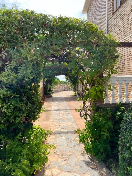 Foto a28600c1-fddf-406e-84df-423f8f3fbef9. Casa con parcheggio piscina in El Faro de Calaburra - Chaparral Mijas