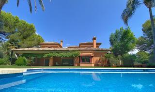 Casa en Sierra Blanca. Villa independiente en venta en sierra blanca
