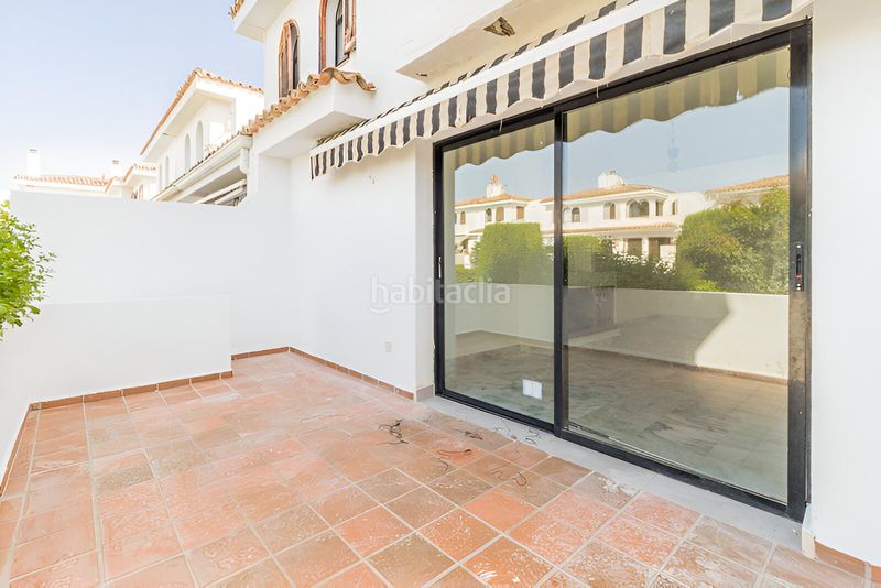 Foto 5e99ea3b-ff92-452a-8659-5d9b921a144e. Casa adossada amb aparcament piscina a Villacana - Costalita - Saladillo Estepona