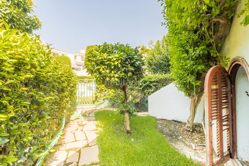 Foto e7d6cf0e-deb4-4e5b-a084-f05e088af3be. Casa adossada amb aparcament piscina a Villacana - Costalita - Saladillo Estepona