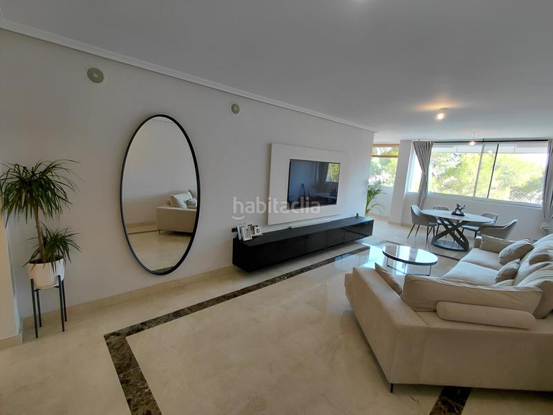 Foto f718fb26-c34e-49fb-a8f1-ec9ac37eb151. Apartamento  en planta media en venta en Marbella