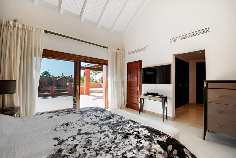 Foto b6d235b7-f592-45f5-813d-692d36db45e5. Ático  dúplex en venta en Centro Estepona