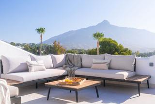 Maison jumelée à Nueva Andalucía centro. Adosada en venta en nueva andalucía