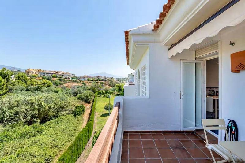 Foto 91f52c90-c891-463e-af6c-d37e6cf5a108. Lloguer apartament amb aparcament piscina a La Concha - Resina Golf Estepona