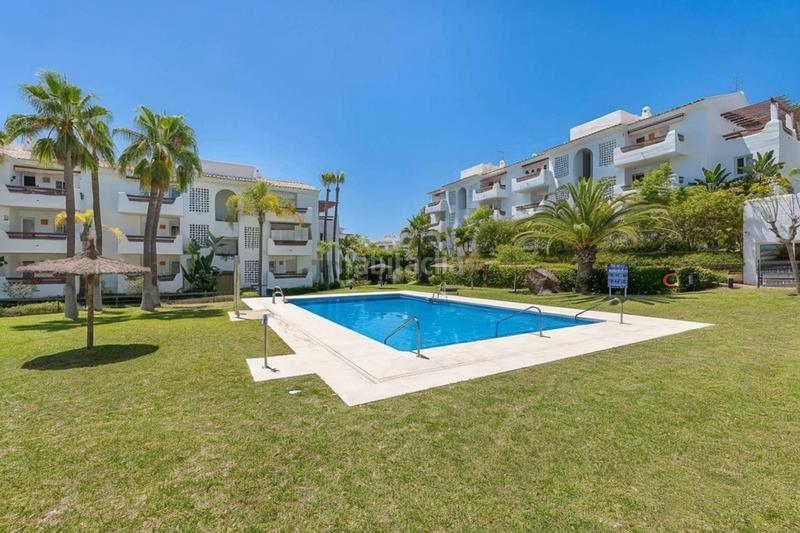 Foto c3daf5f4-5aaf-46dc-b54d-f8a215267d10. Lloguer apartament amb aparcament piscina a La Concha - Resina Golf Estepona