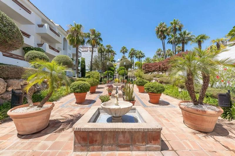 Foto cee66991-115a-425b-b10d-3d27cfb97a65. Lloguer apartament amb aparcament piscina a La Concha - Resina Golf Estepona