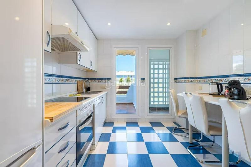 Foto fe19b724-6c0c-48bd-8b20-945de2a00509. Lloguer apartament amb aparcament piscina a La Concha - Resina Golf Estepona