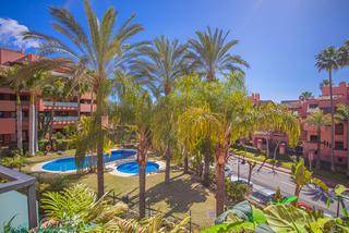 Apartament a Centro. Apartamento de planta media en venta en estepona