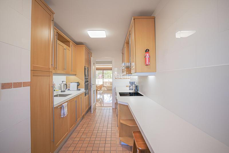 Foto bd415941-913b-4c8d-a850-6aa4d67c89e8. Appartement mit parking pool in Centro Estepona