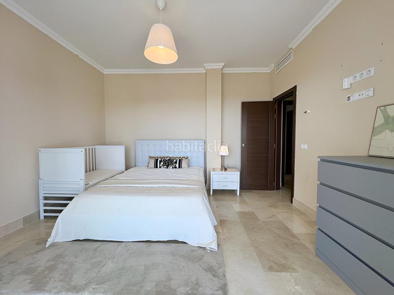 Foto 042c49d5-54ae-4835-a497-76b558162a4e. Casa aparellada amb piscina a Santa María Marbella