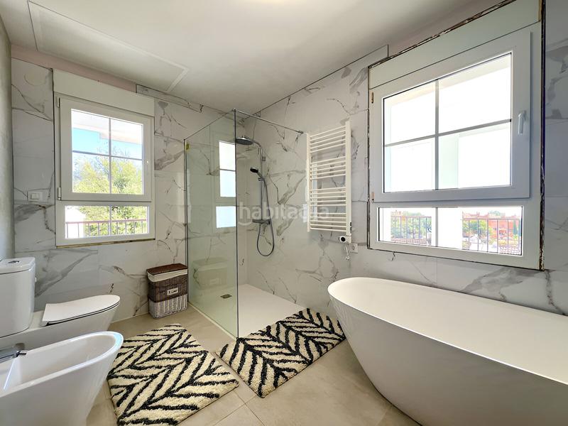 Foto 0b6b6d18-8e19-410c-b738-3ba0b24fada9. Casa aparellada amb piscina a Santa María Marbella