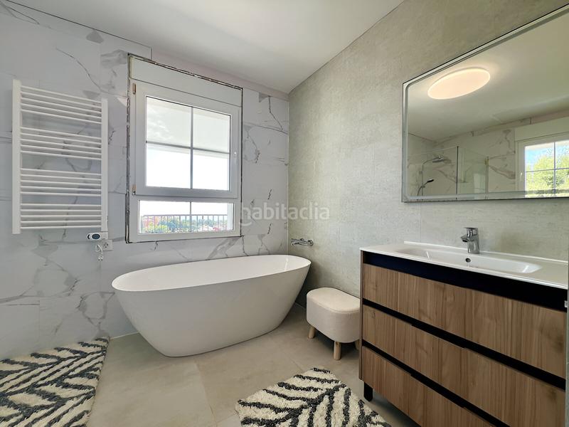 Foto 398e426f-a63c-4e9b-810c-b744a463844f. Casa aparellada amb piscina a Santa María Marbella