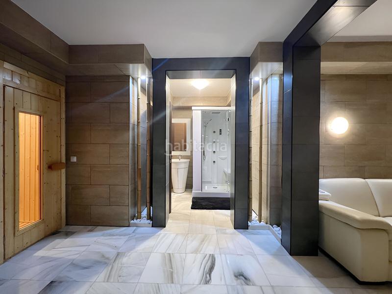 Foto 82d189df-3395-4e7a-9315-eda9e719c454. Casa aparellada amb piscina a Santa María Marbella