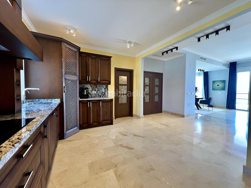 Foto a4cd60a9-dc55-45db-b31b-6d479cf60bee. Casa aparellada amb piscina a Santa María Marbella