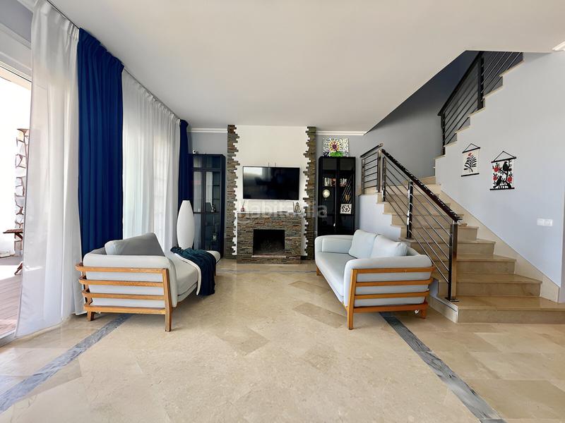 Foto a9d86255-efde-42f0-b014-b49a2b9af7ee. Casa aparellada amb piscina a Santa María Marbella