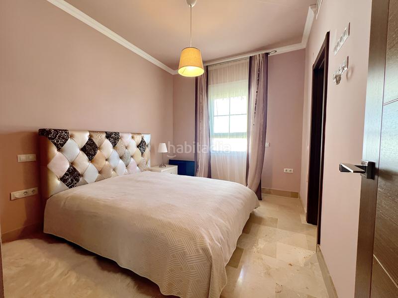 Foto c64614c2-f42f-48af-8561-873e612a8cce. Casa aparellada amb piscina a Santa María Marbella