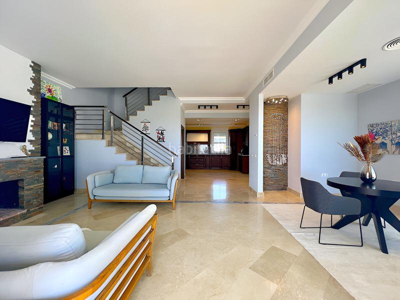 Foto e84babf6-1070-4b76-925d-604a19f822c5. Casa aparellada amb piscina a Santa María Marbella