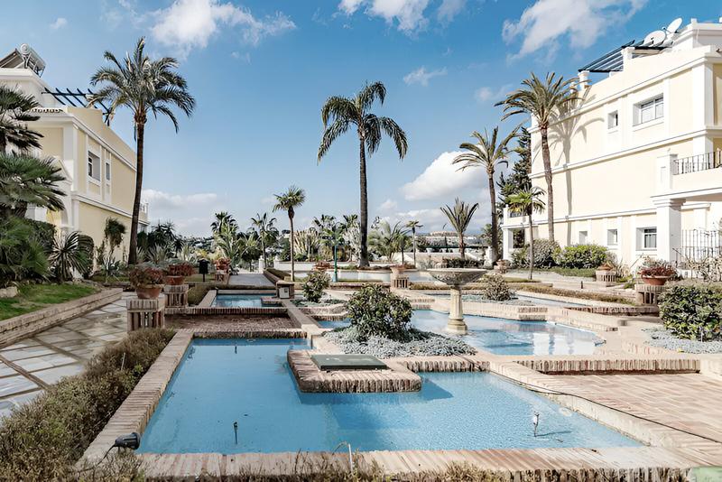 Foto 44560d23-4f90-4b7e-9174-9693e07b1169. Attico con parcheggio piscina in Nueva Andalucía centro Marbella