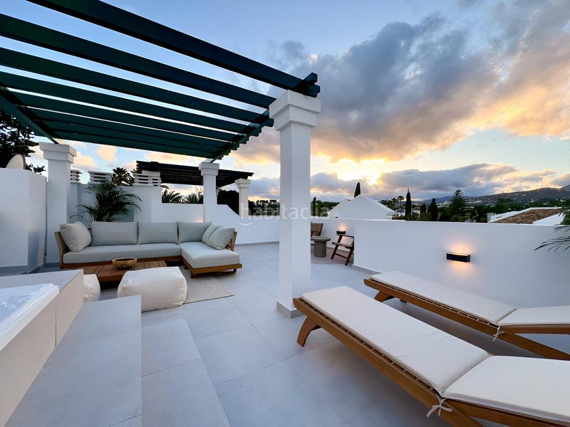 Foto 6c4d28a7-18bc-4285-b30d-5272a9828439. Attico con parcheggio piscina in Nueva Andalucía centro Marbella