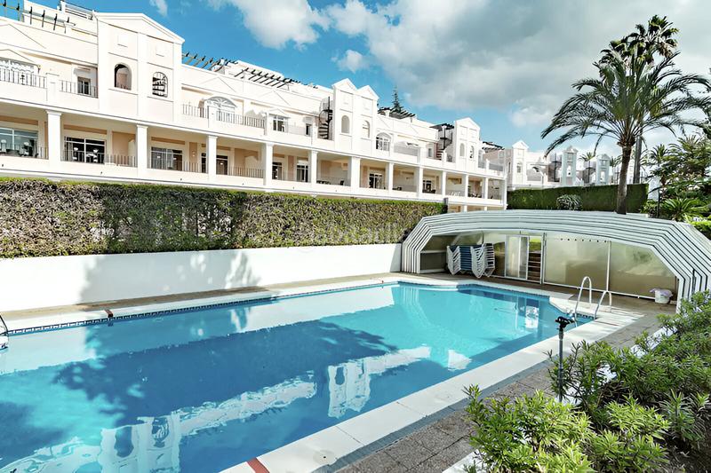 Foto a4545ea9-6bb9-4c1f-a4ec-cdca69e5fc5a. Attico con parcheggio piscina in Nueva Andalucía centro Marbella