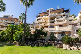 Rez-de-chaussée à Puente Romano. Apartamento en planta baja en venta en milla de oro