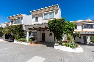 Maison jumelée à Riviera del Sol. Frontlinegolf casa adosada en venta en riviera del sol