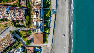 Apartament a Guadalobón. Apartamento en primera línea de playa en venta en estepona