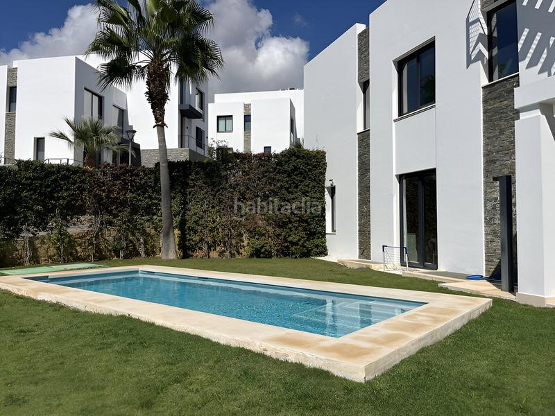 Foto 791774ec-3631-4cf5-9ccf-05d4492397d6. Casa pareada semidetached casa en venta en cabopino en Marbella