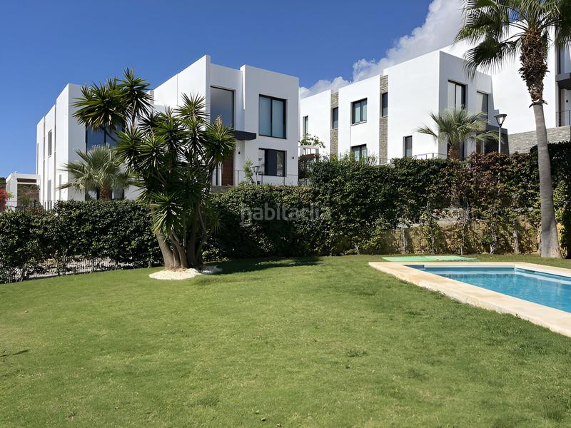 Foto 96a4933b-5231-43f5-bee2-7ce95917130c. Casa pareada semidetached casa en venta en cabopino en Marbella