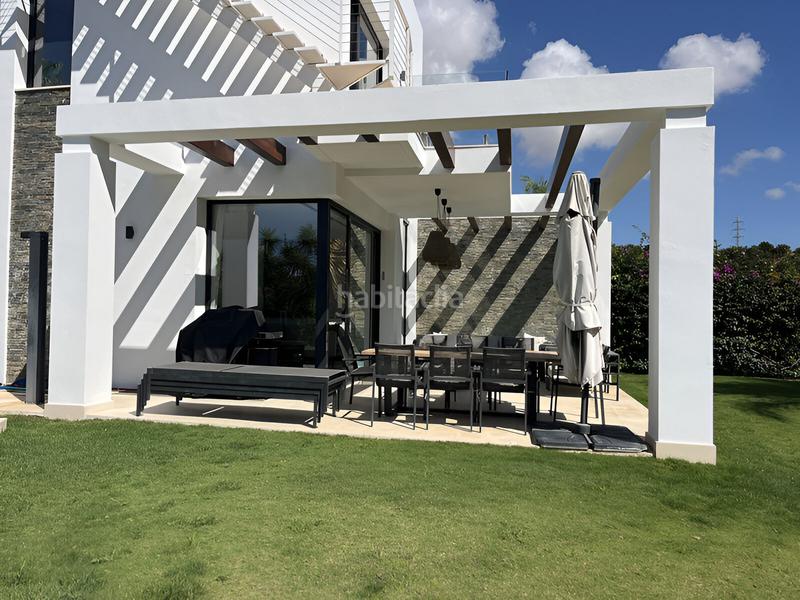 Foto b56b12f3-6514-49cf-93b0-d9ffd157a9ef. Casa pareada semidetached casa en venta en cabopino en Marbella