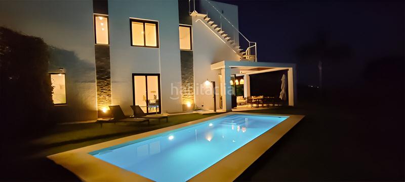 Foto de22bece-16f1-4590-9c49-b9a316b6554c. Casa pareada semidetached casa en venta en cabopino en Marbella