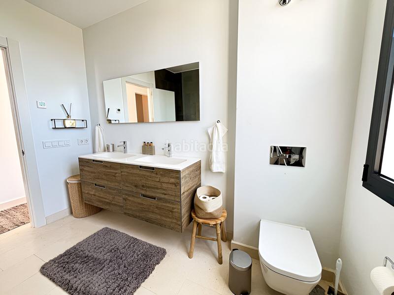 Foto efbcf0a2-d5f9-4a1d-a742-f3a8e586d375. Casa pareada semidetached casa en venta en cabopino en Marbella