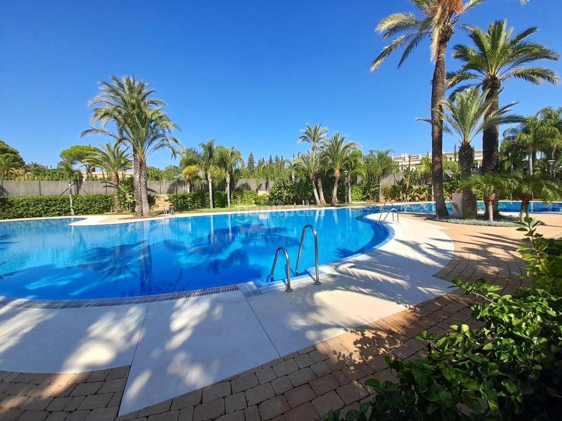 Foto d807e682-4010-415c-a703-150b88cbf174. Location rez-de-chaussée avec parking piscine dans Puerto Banús Marbella