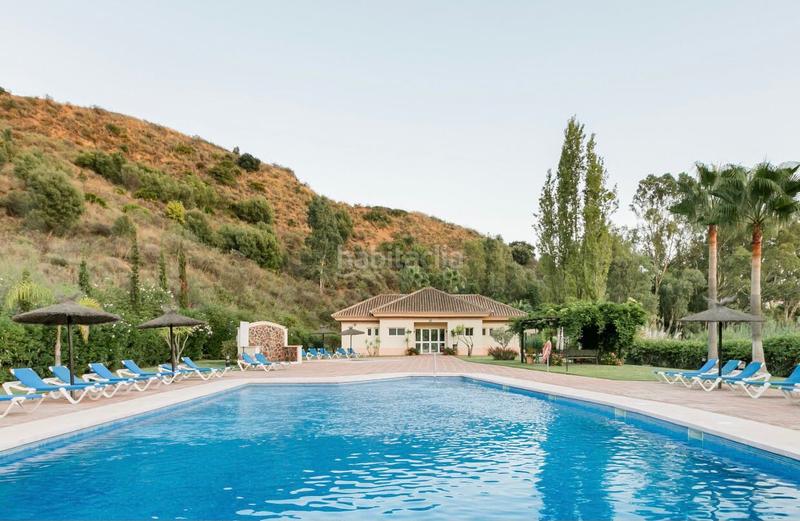 Foto d38e7a1d-1d1d-4bbb-8a0c-c8a73ae54436. Rent apartment with parking pool in Río Real Marbella