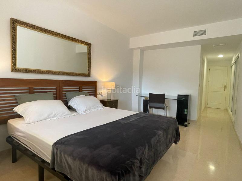 Foto 19ace518-723d-427f-be38-8263a30fabfa. Rent apartment with parking pool in Elviria Marbella