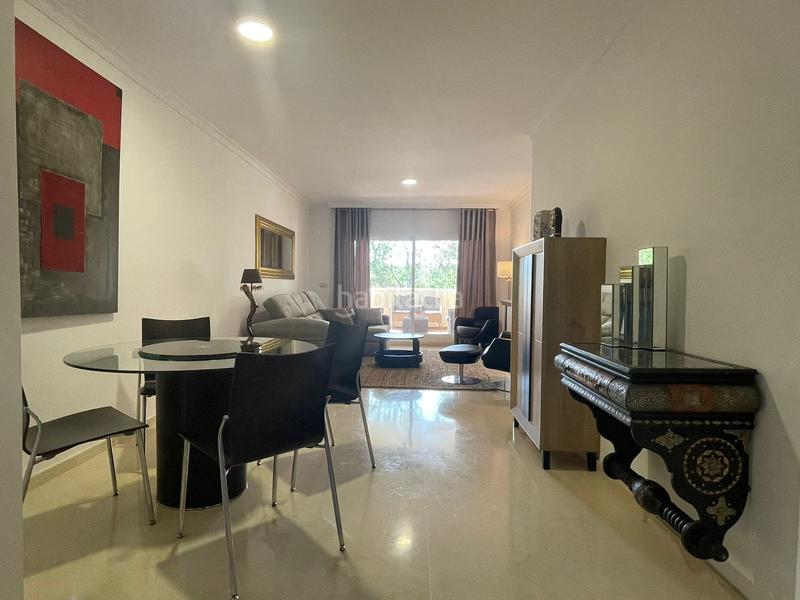 Foto 423967dc-22e7-49ee-bffe-140e9fb04391. Miete appartement mit parking pool in Elviria Marbella