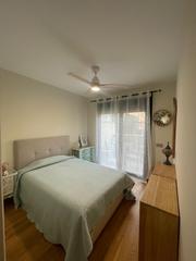 Appartement à Manantiales-Estación de Autobuses. Elegante piso de 3 dormitorios con jardín, piscina y parking