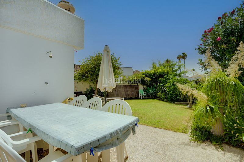 Foto 2fbcee01-f6b9-4ada-a102-26e832ad182c. Casa amb aparcament piscina a Centro Estepona