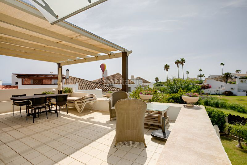 Foto fecdb29f-c11a-4537-84ae-e34feafa92e9. Casa amb aparcament piscina a Centro Estepona