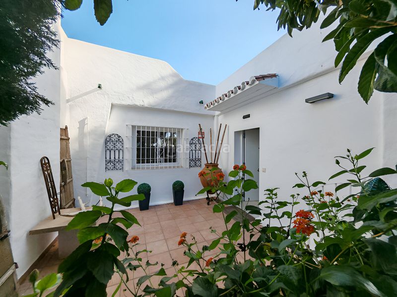 Foto c038dde9-fcb0-4c82-ad7f-52ab14d7a191. Casa amb piscina a Las Chapas - Alicate Playa Marbella