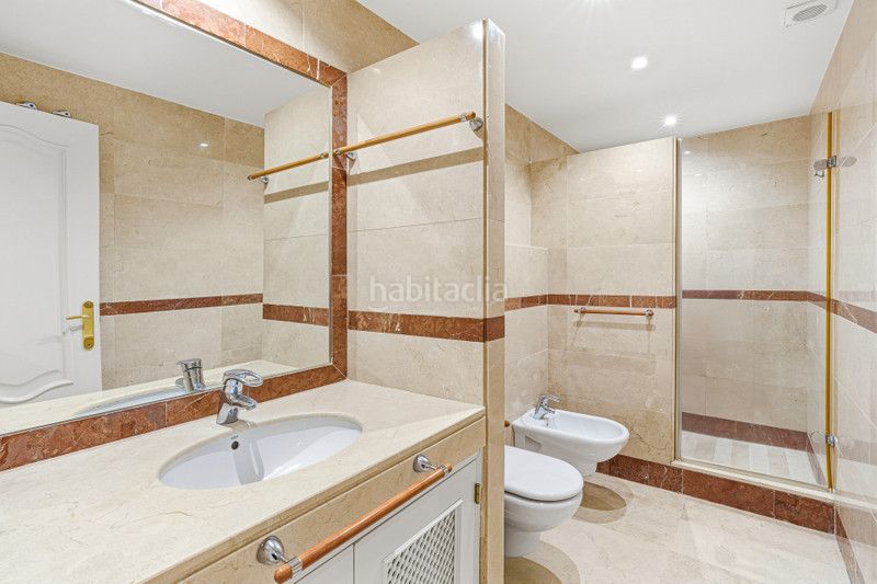 Foto 3690ddbe-5e18-4742-b65c-4688b689a048. Apartament amb aparcament piscina a Puente Romano Marbella