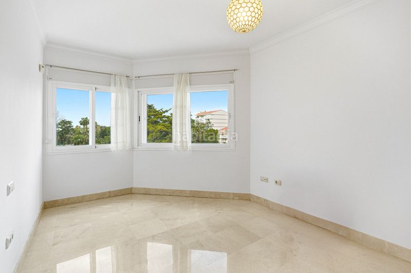 Foto 751cca9b-35e1-471f-aa01-cef32cc793d0. Apartament amb aparcament piscina a Puente Romano Marbella