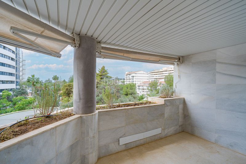 Foto 7d6385c4-09fa-4f7d-b416-e3e95e987403. Apartament amb aparcament piscina a Puente Romano Marbella