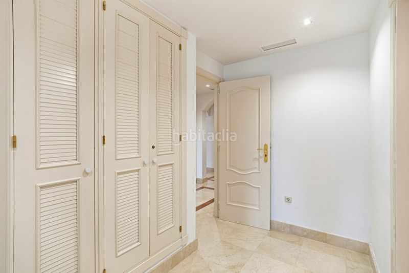 Foto b596a40d-39ae-454f-bcdb-a7546a852092. Apartament amb aparcament piscina a Puente Romano Marbella