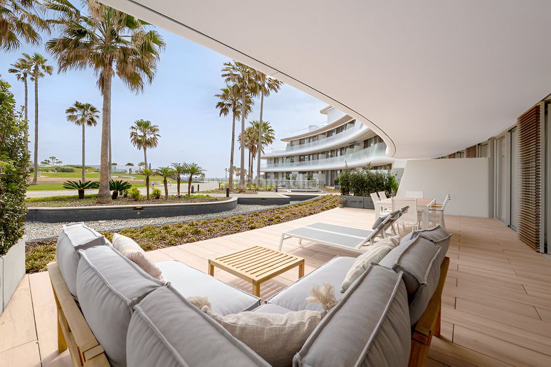 Foto 25b0703d-ad70-4825-9ca1-55ee3eadf330. Planta baixa amb aparcament piscina a Centro Estepona