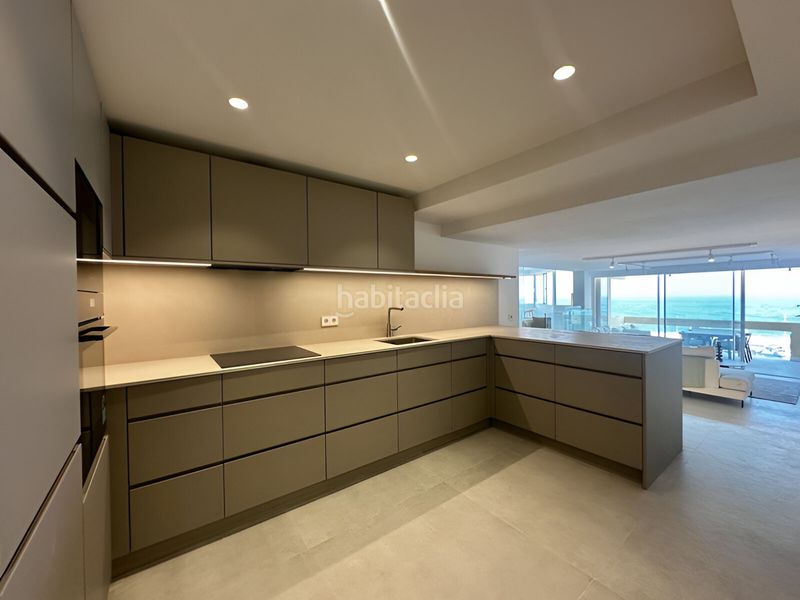 Foto 489e636f-4b2d-40ca-9264-7f7cc4ff735e. Apartament amb calefacció aparcament piscina a Playa Bajadilla - Puertos Marbella